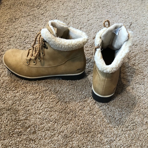 brown boots - Picture 3 of 4